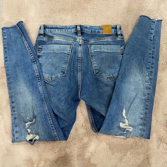 Zara Basics Low Rise Ripped Jeans - Picture 4 of 9